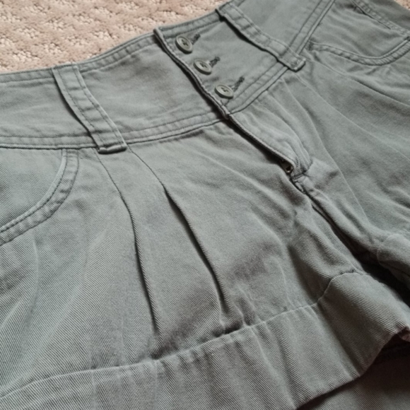 Perfect Summer Shorts - Picture 2 of 3